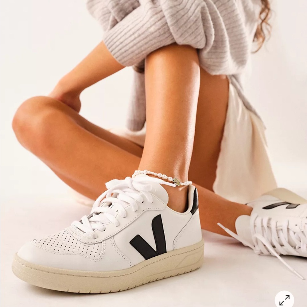Veja V-10 Sneakers